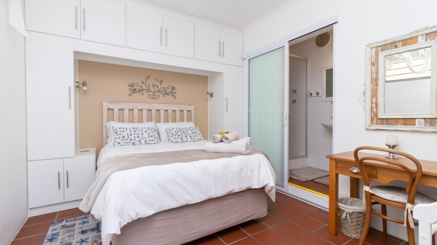 5 Bedroom Property for Sale in De Kelders Western Cape